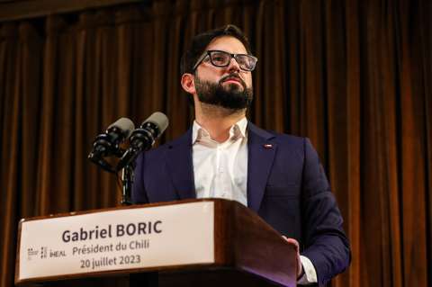 Boric, en nombre del Estado chileno, pide perdón a exiliados por la dictadura