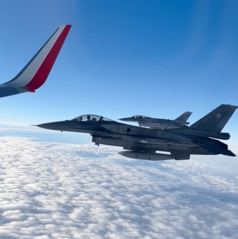 Mundial de Qatar 2022: Polonia viajó escoltada por cazabombarderos F-16