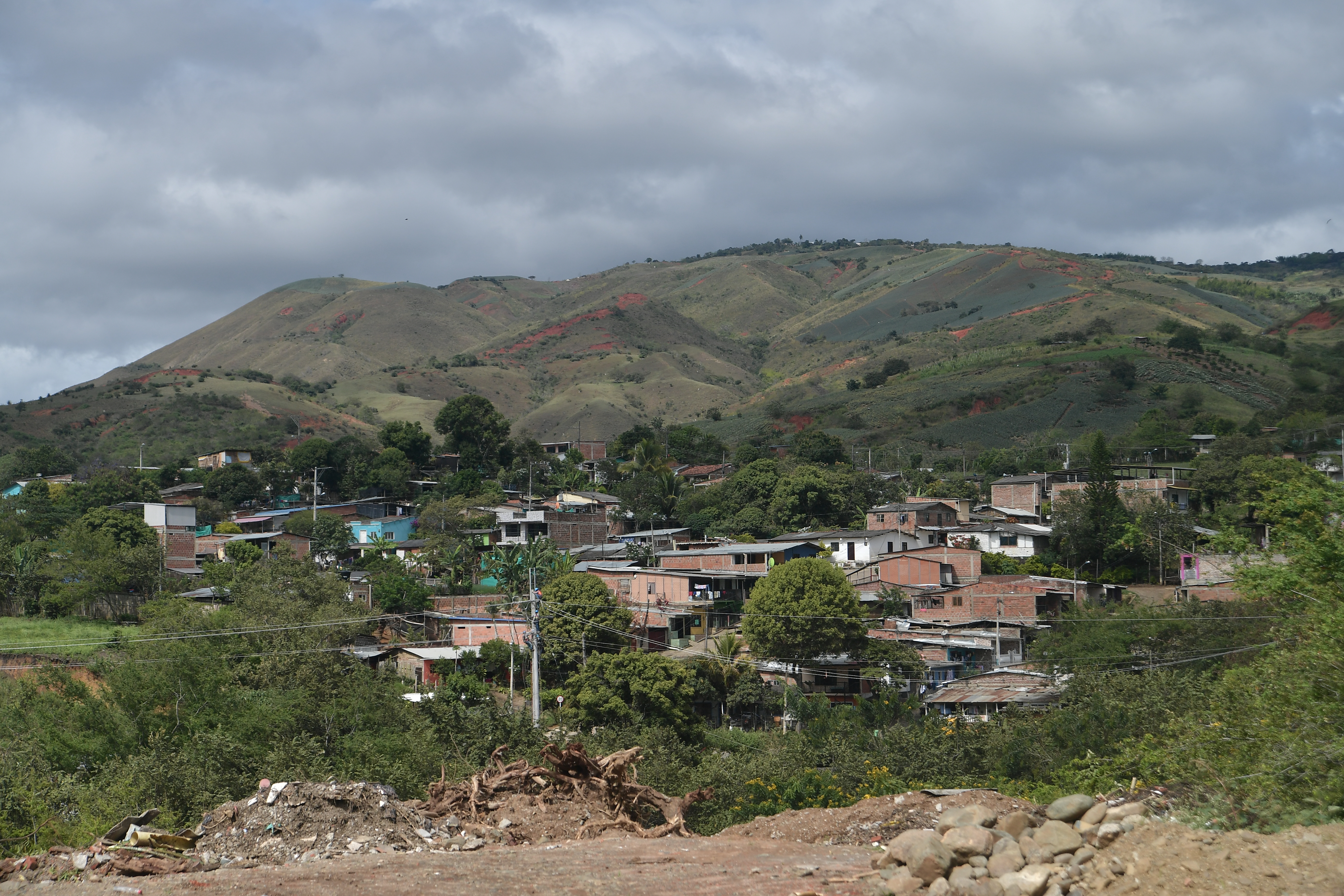 Afectaciones en la vía Cali - Buenaventura debido al desbordamiento del río Dagua por el fuerte invierno en la zona.