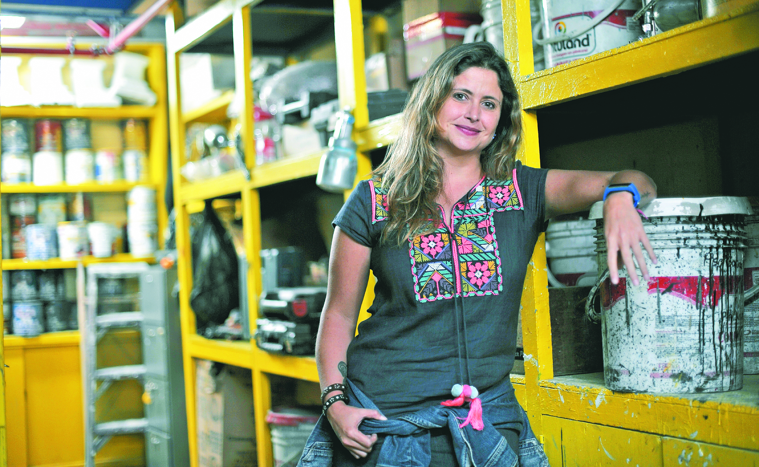 María Mónica Ruiz buscó por muchos años la técnica que ahora está utilizando para pintar sus elefantes. / Óscar Pérez