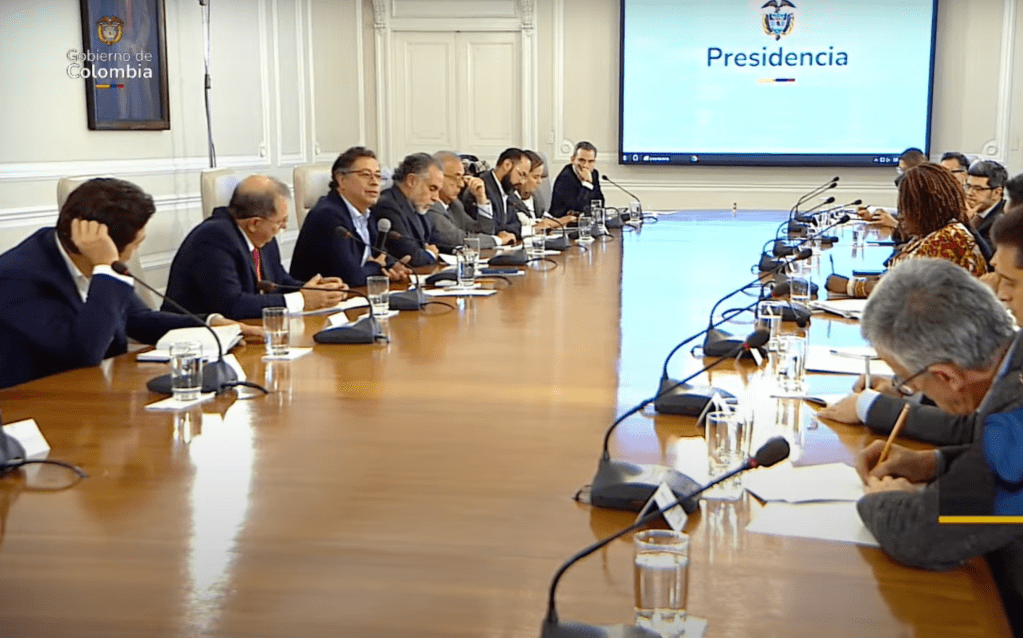 El presidente Gustavo Petro con su gabinete ministerial este martes 4 de febrero.