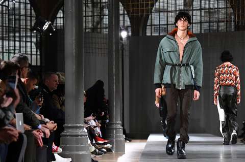 París acoge los desfiles de moda masculina en plena movilización de los chalecos amarillos