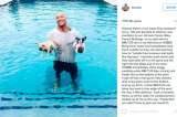 ‘La roca’ salva a su perro de morir ahogado en la piscina