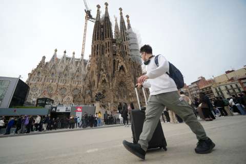 La Sagrada Familia abrirá su torre central en junio y enfrenta problemas para ser terminada