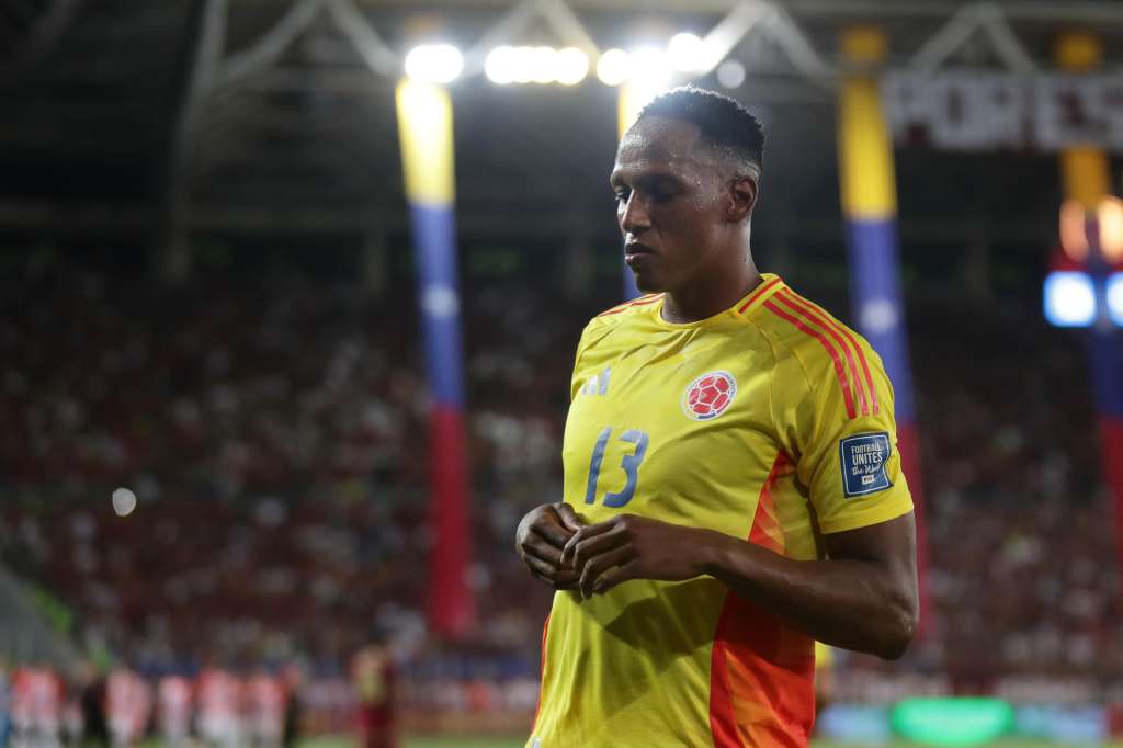 AMDEP3105. MATURÍN (VENEZUELA), 09/09/2025.- Yerry Mina de Colombia celebra un gol este martes, en un partido por las eliminatorias a la Copa Mundial 2026 entre Venezuela y Colombia en el estadio Monumental de Maturín, en Maturín (Venezuela). EFE/ Ronald Peña R