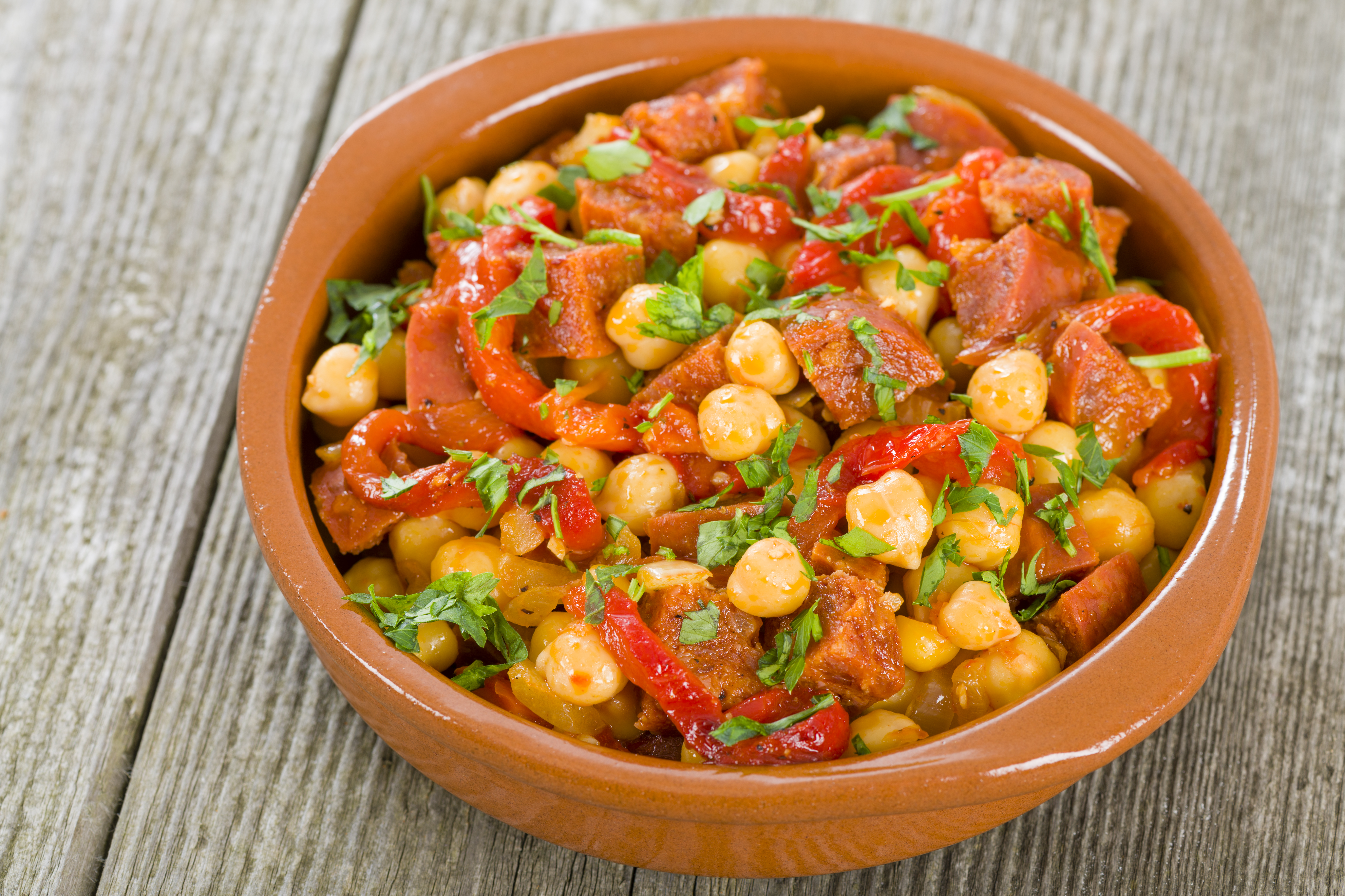 Garbanzos con cerdo y chorizo