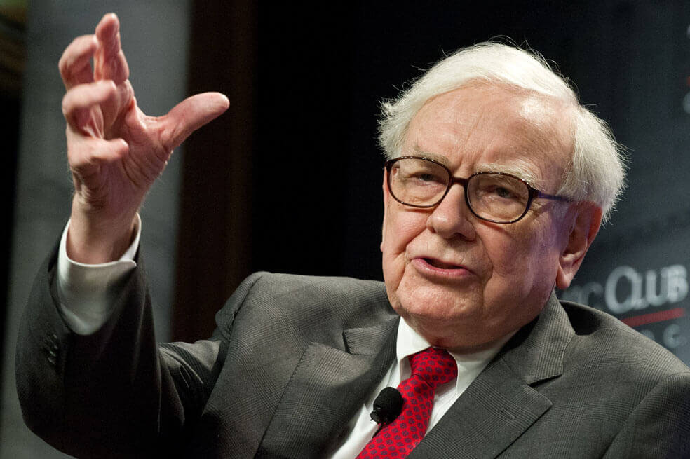 Warren Buffett, de 94 años, sigue al frente de Berkshire Hathaway, uno de los conglomerados financieros más importantes del mundo. En 2016 criticó el proteccionismo de Trump como "una muy mala idea".