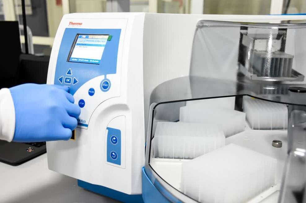 Nuevo equipo automatizado de extracción de RNA KingFisher.