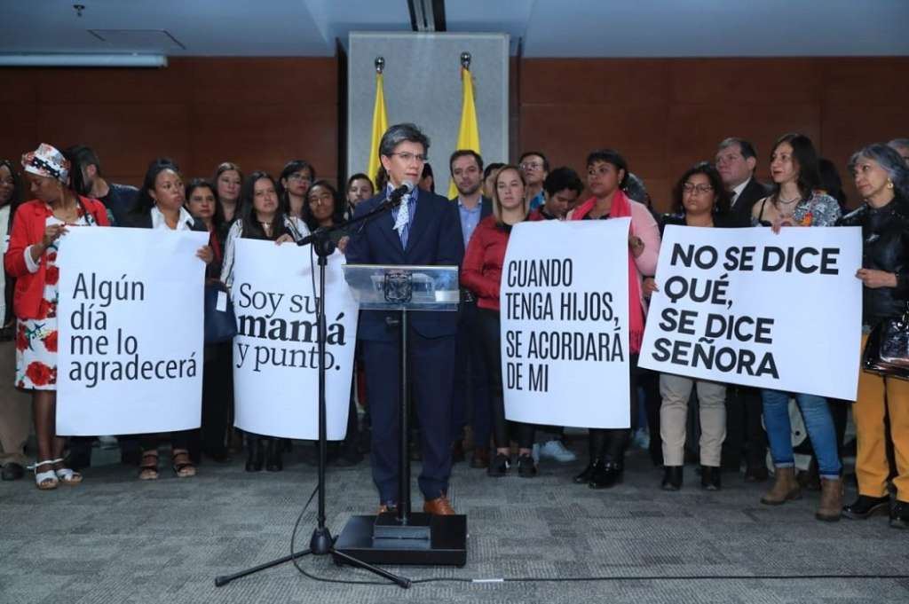 La alcaldesa Claudia López anunció que son en total 70 madres gestoras de paz. Al menos 50 salieron a acompañar las marchas el pasado 21 de enero. / Cortesía Alcaldía de Bogotá