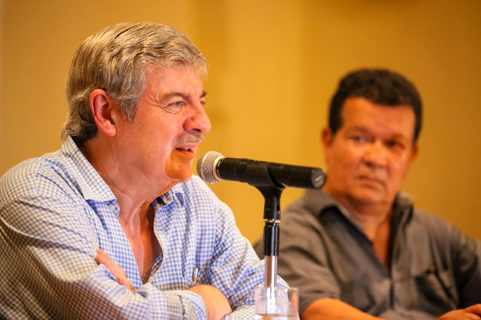 Gerald Martin conversó con Óscar Collazos en el auditorio del Claustro de Santo Domingo, en Cartagena. / Cortesía Festival de Artes Escénicas del Caribe