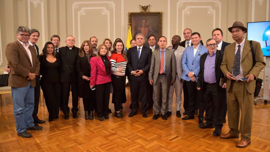El mensaje que se envía al país es que en Colombia se respetan todas las posturas ideológicas y que sí podemos soñar con una contienda política sin recurrir a la violencia. A eso debemos aspirar.