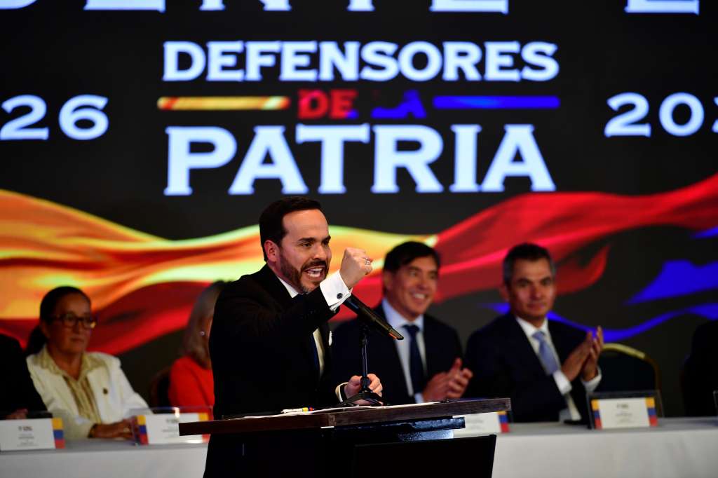 Junto a José Manuel Restrepo durante la entrega de credenciales que los acreditan como presidente y vicepresidente de Colombia para el periodo 2026-2030