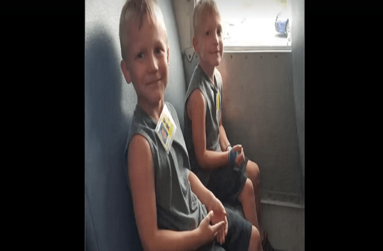 Gemelos de 6 años rescataron a niña que casi se ahoga en una piscina en Orlando