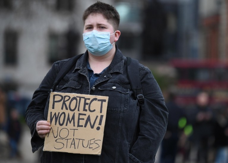 Londres: un policía cometió decenas violaciones y agresiones sexuales durante años