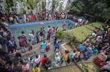 El presidente huyendo y los manifestantes en su piscina: la crisis en Sri Lanka