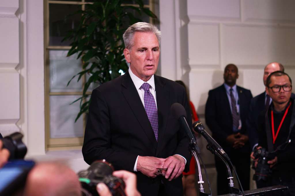 Washington Dc (United States), 29/09/2023.- House Speaker Kevin McCarthy addresses the media after a meeting of the House Republican Conference on Capitol Hill after the House earlier failed to pass a procedural vote on a stop-gap government funding plan, in Washington, DC, USA, 29 September 2023. As a government shutdown looms ahead, the Senate and House of Representatives are working on separate stop-gap government spending plans. EFE/EPA/WILL OLIVER
