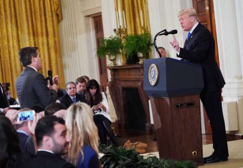 Fox respalda demanda de CNN contra Trump