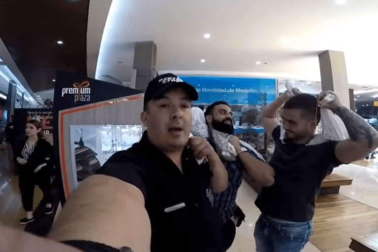 A modo de protesta, hombre pagó fotomulta de $540.000 con monedas de $50