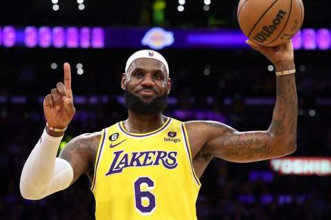 LeBron James hizo historia y se convirtió en el máximo anotador de la NBA