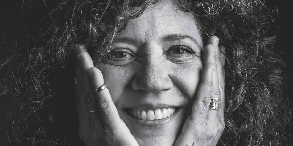 "Lo más difícil de ser mujer es que nos toca romper moldes que están muy arraigados en la sociedad": Rosana