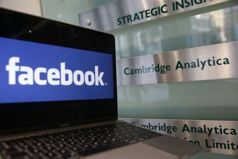 Pesquisa en EE.UU. dice que Cambridge Analytica engañó a usuarios de Facebook