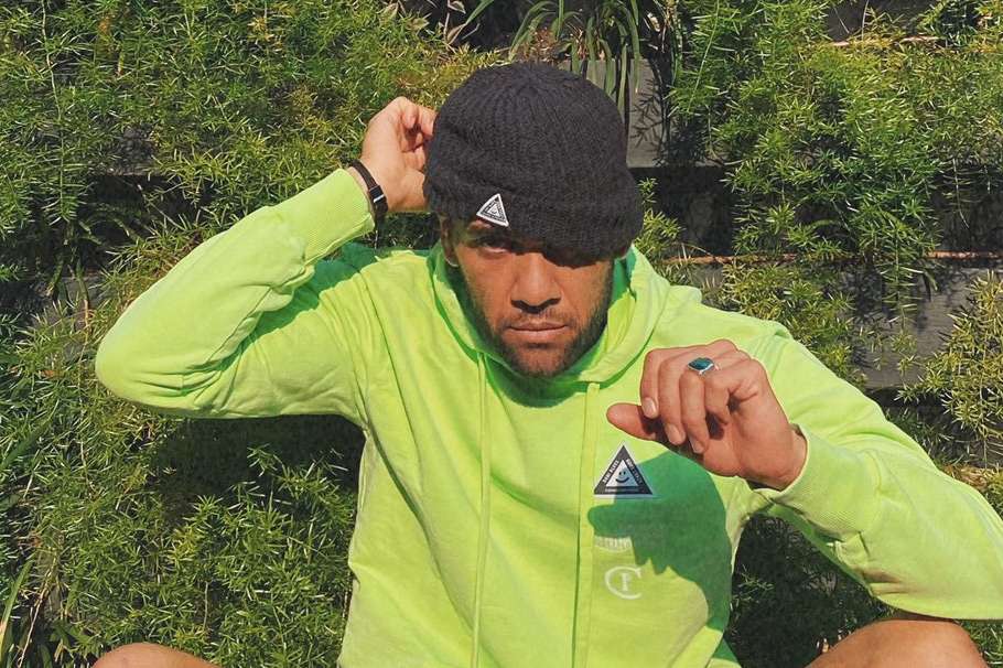 Dani Alves fue condenado a cuatro años y medio de cárcel por abuso sexual