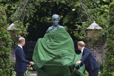 Peleados celebran los hijos de Lady Di el cumpleaños 60 de la Princesa de Gales