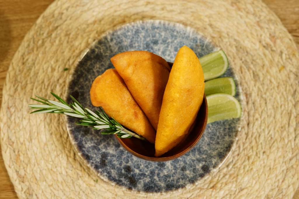 Empanada de camarón con chontaduro,