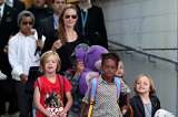 Hijos de Angelina Jolie y Brad Pitt quieren una boda que "roza la histeria"