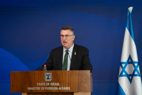 Exjefes de seguridad de Israel le piden a Trump colaborar para terminar la guerra