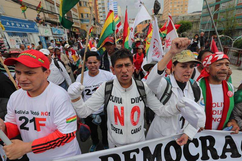 Las marchas de agrupaciones bolivianas contrarias a la reelección de Evo Morales partieron desde distintos puntos del país. / EFE