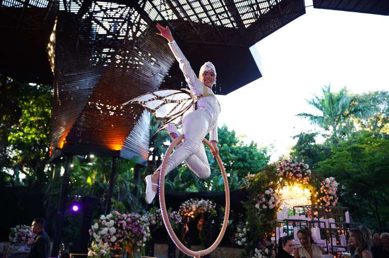 El lanzamiento de Anyeluz Makeup se llevó a cabo en el Jardín Botánico de Medellín.