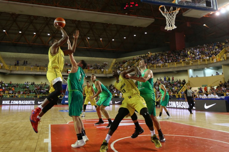 Brasil domina a Colombia y sigue de líder en el Grupo B del clasificatorio al Mundial de Baloncesto de 2019