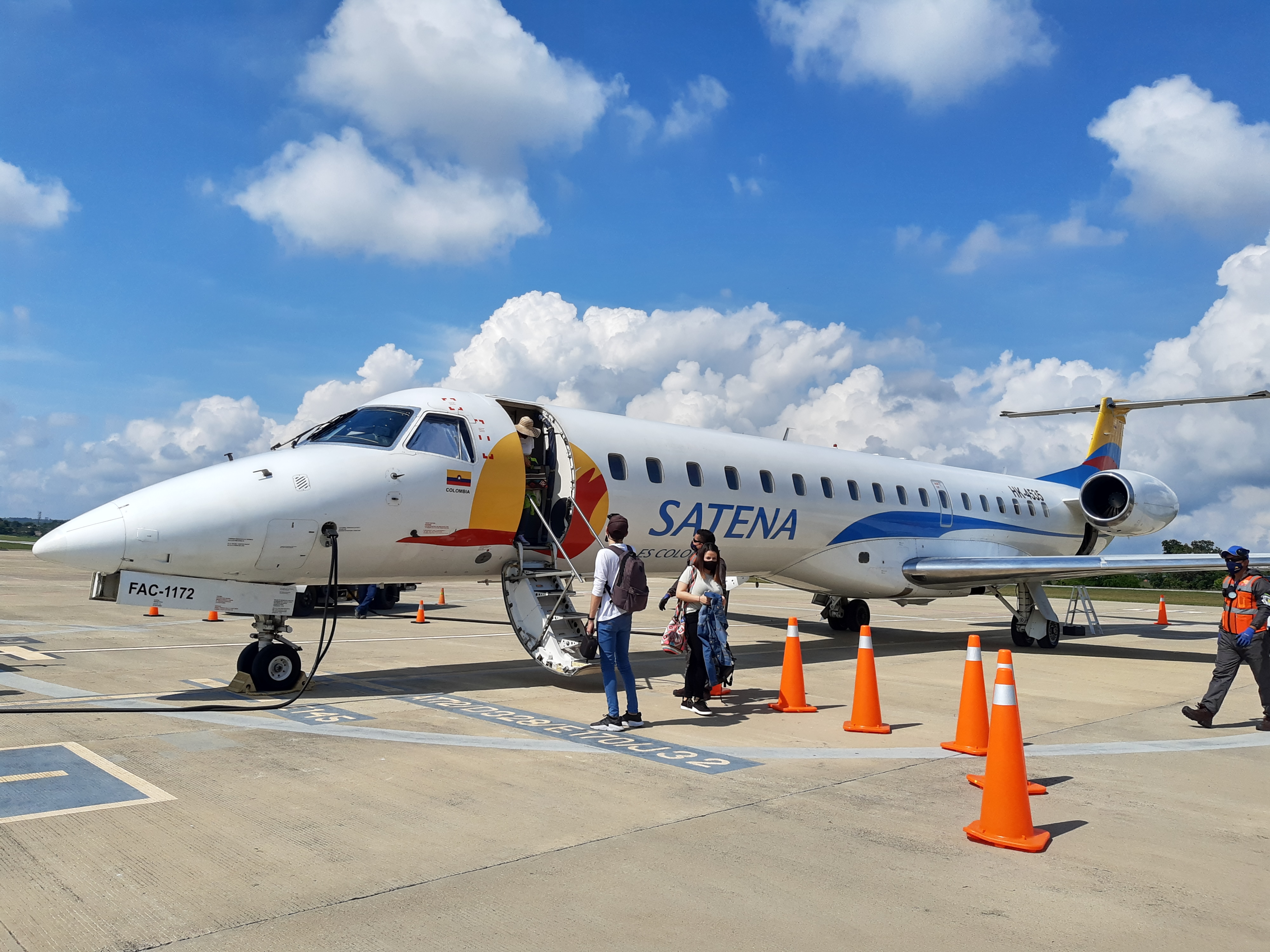 Satena vuela a destinos donde otras aerolíneas no llegan, lugares llenos de encanto natural. Actualmente, la aerolínea está volando a 19 destinos desde Bogotá y a 29 en el país.
