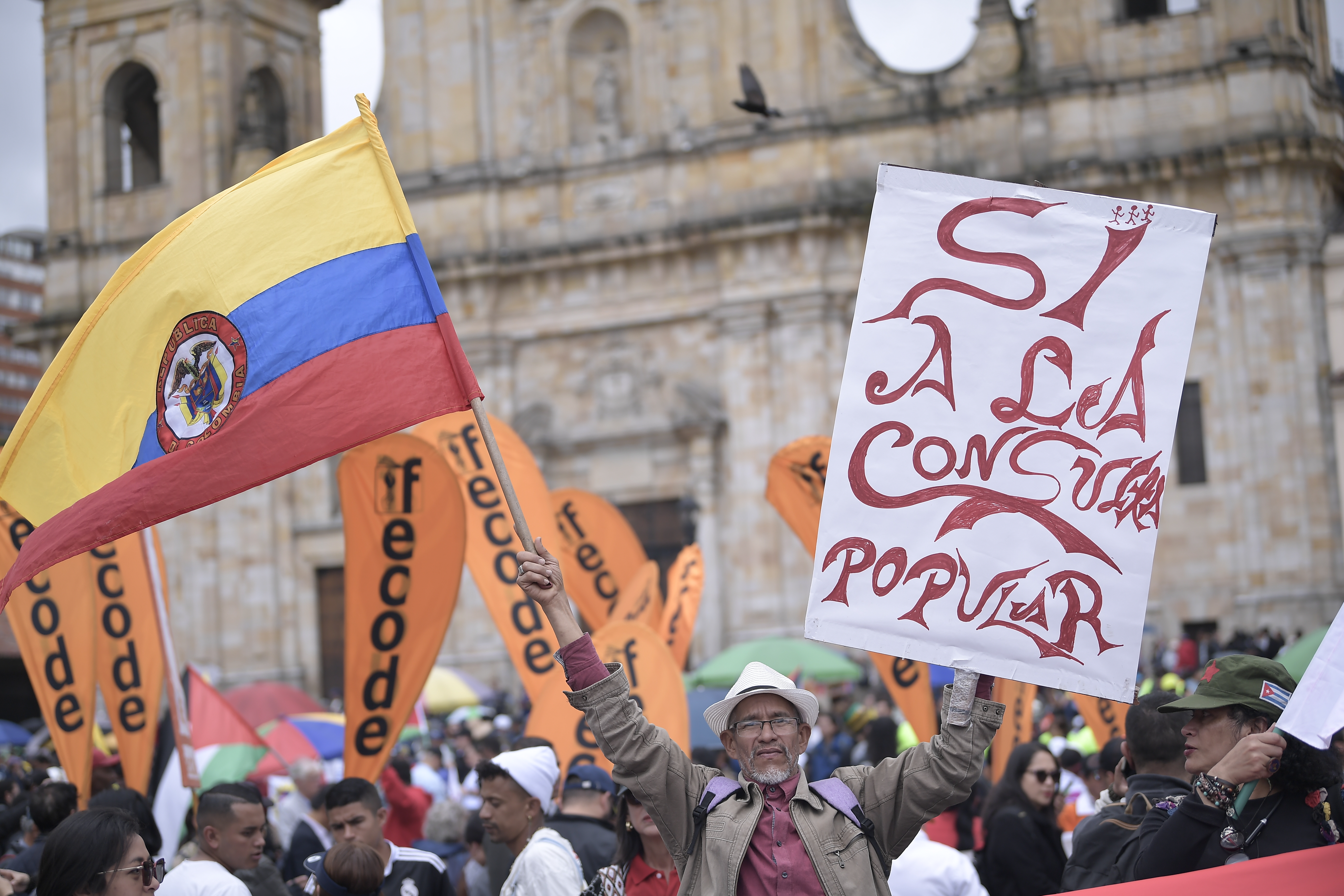 Primera jornada de movilizaciones hasta la Plaza de Bolívar, en apoyo a la Consulta Popular y las reformas sociales promovida por el gobierno de Petro.