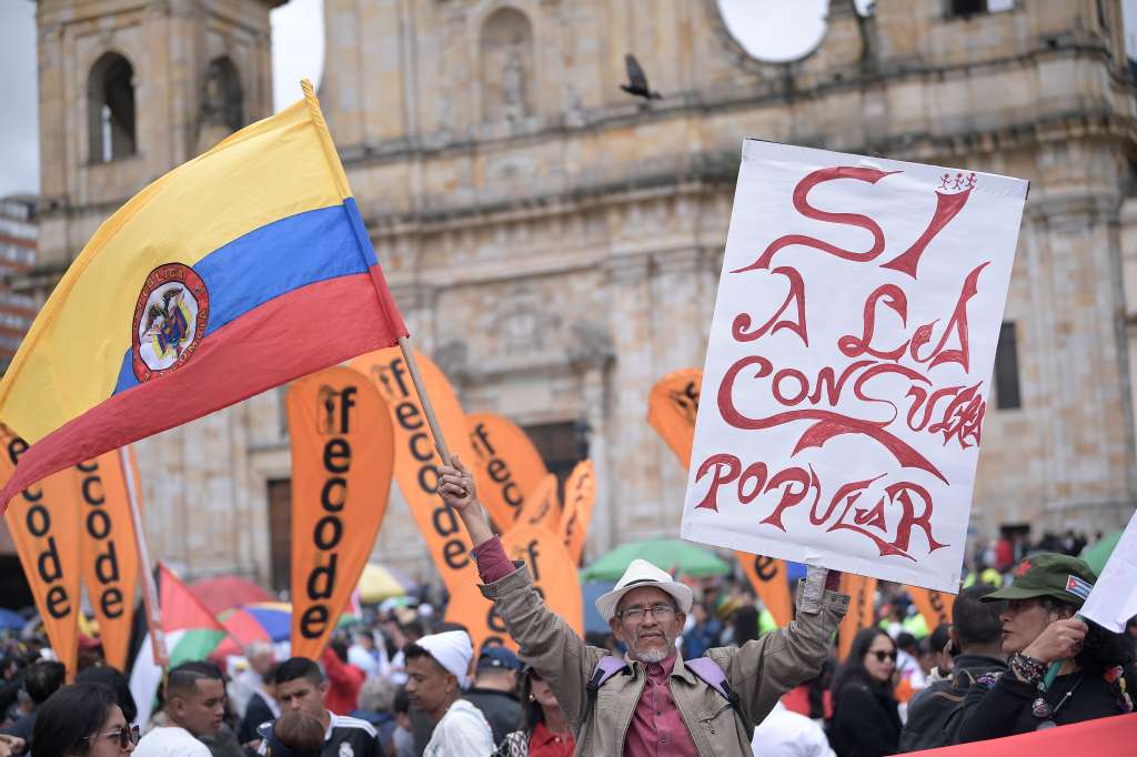 Primera jornada de movilizaciones hasta la Plaza de Bolívar, en apoyo a la Consulta Popular y las reformas sociales promovida por el gobierno de Petro.