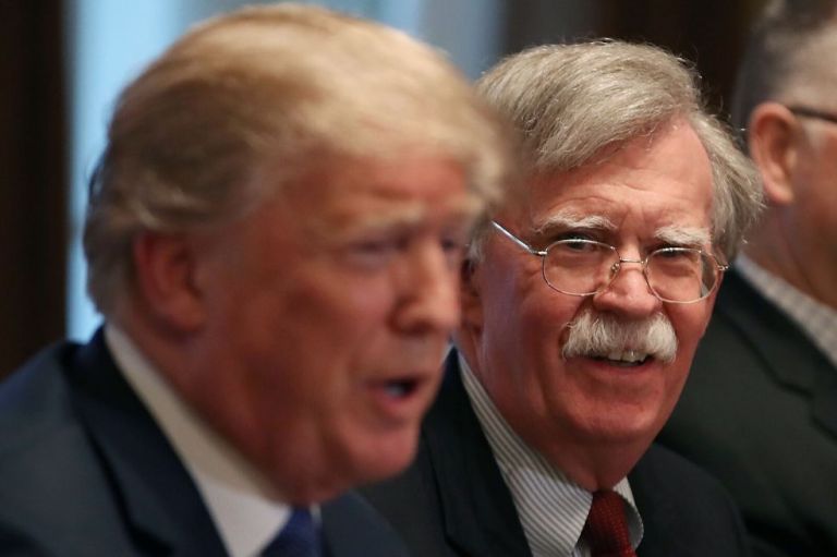John Bolton, exasesor de Trump, admite que impulsó golpes de Estado: ¿se pifió?