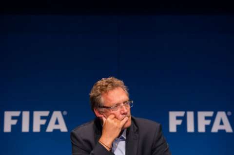 El TAS señala a Valcke por usar vuelos privados y beneficiar a su hijo