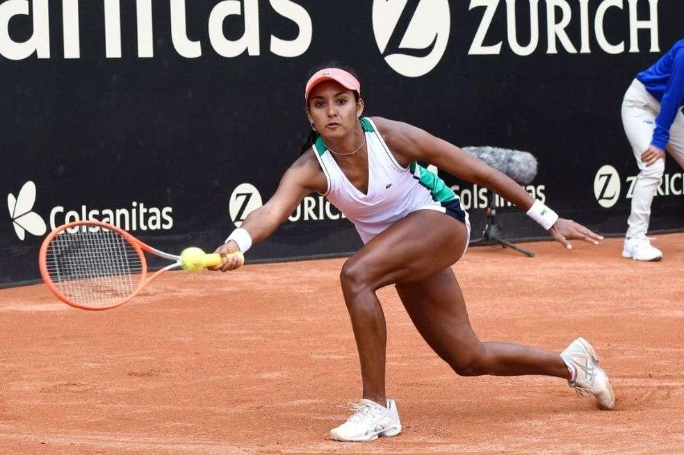 Yuliana Lizarazo en medio del partido de octavos de final de la Copa Colsánitas.