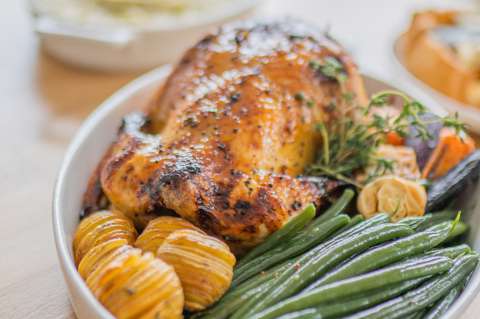 Freidora de aire: receta para hacer un jugoso pollo asado