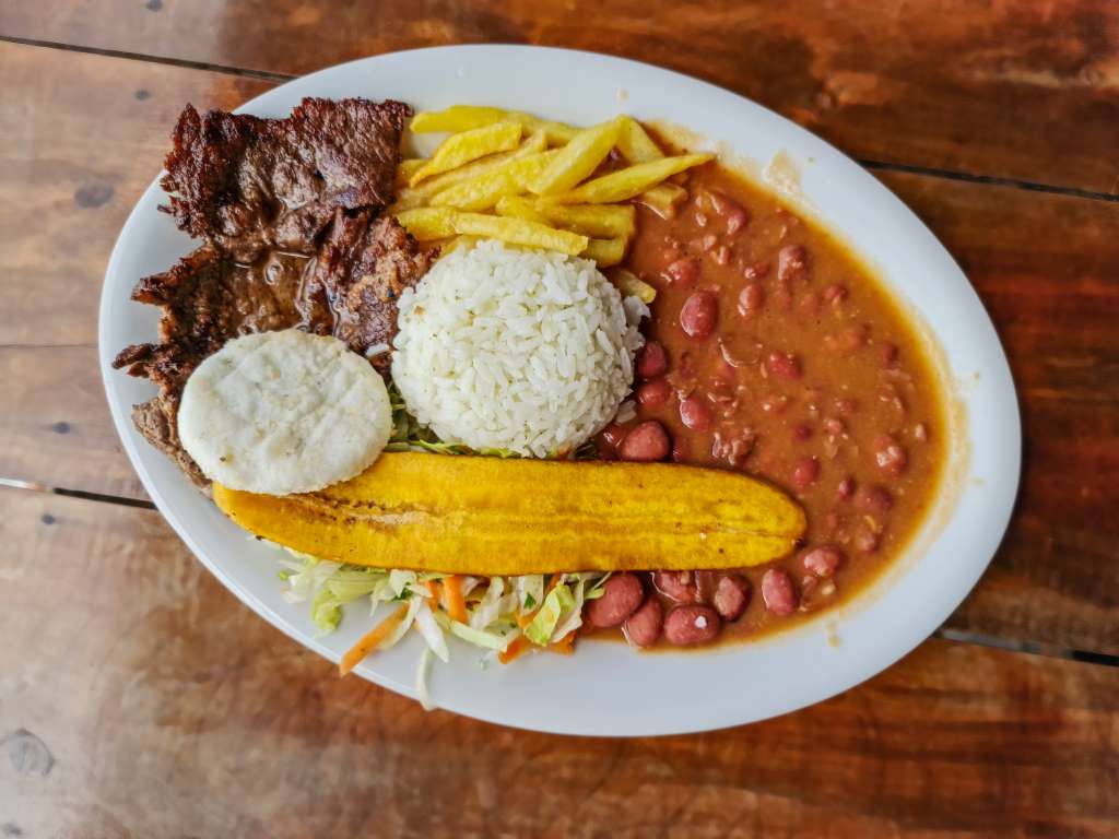 Corrientazo colombiano