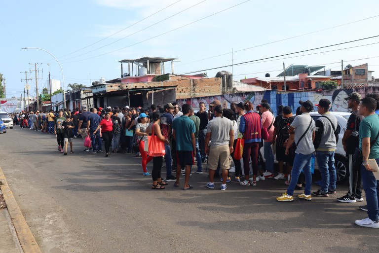 Por miedo a Trump: caravana de migrantes quiere regresar a Venezuela