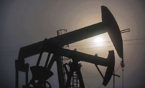 El petróleo sigue repuntando y supera los USD 100 por barril