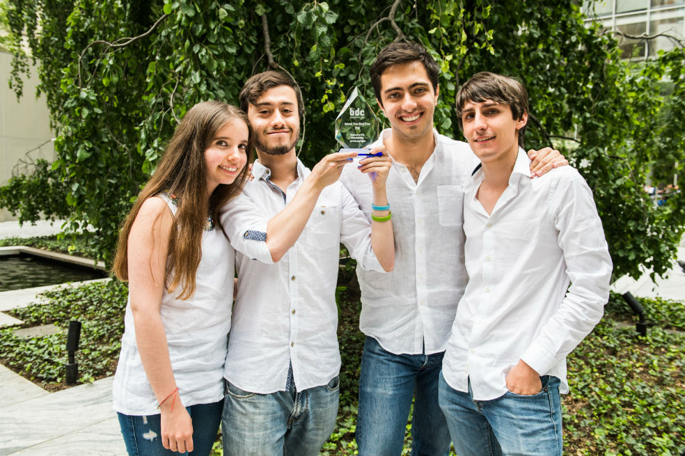 Laura Andrade, Iván Caballero, Manuel Ortiz y Moisés Hernández, ganadores del Biodesign Challenge. / Cortesía Valery Rizzo