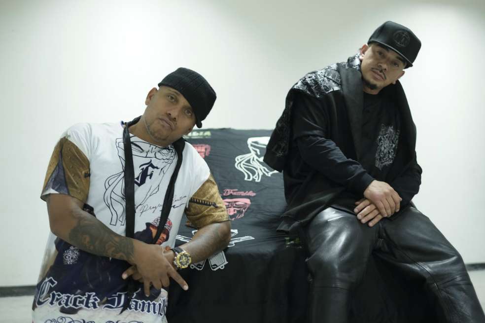 Manny y Cejaz Negraz, los dos integrantes de Crack Family que afirman ser los testimonios vivientes del "progreso continuo". / Cortesía.