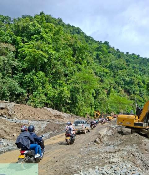 Reabrieron paso a un solo carril por vía Medellín-Urabá; habría nuevos cierres por el clima