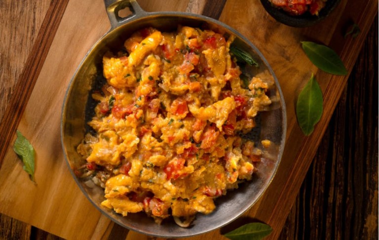 Receta: así se preparan los huevos pericos lermeños