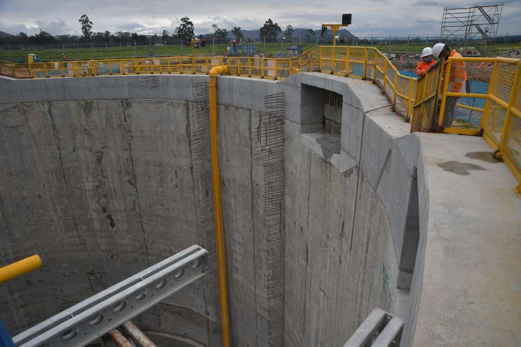 Obras de adecuación de esta estación cuya finalidad es la de bombear el 70% de las aguas negras de Bogotá y transportarla a la PTAR Canoas.