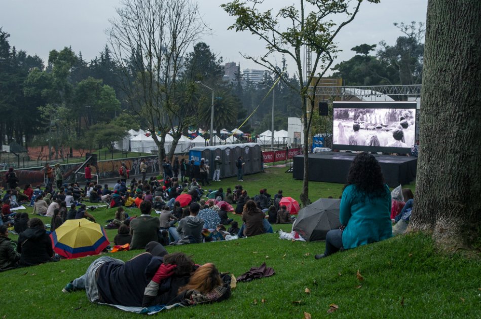 Cinemateca al Parque lleva siete años apropiándose del espacio público para llevar los mejores contenidos audiovisuales a los bogotanos. / Cinemateca Distrital