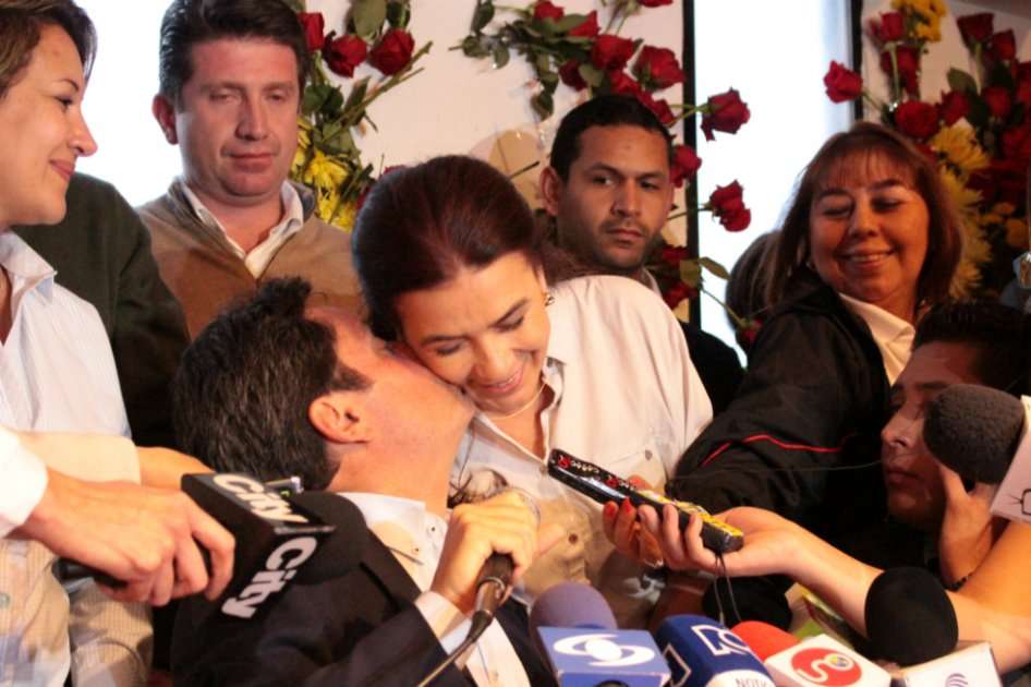 El candidato del Centro Democrático junto a su esposa, María Victoria García. / Cortesía- Santiago Suárez